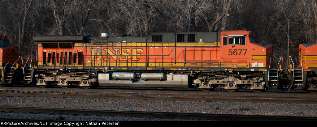 BNSF 5677